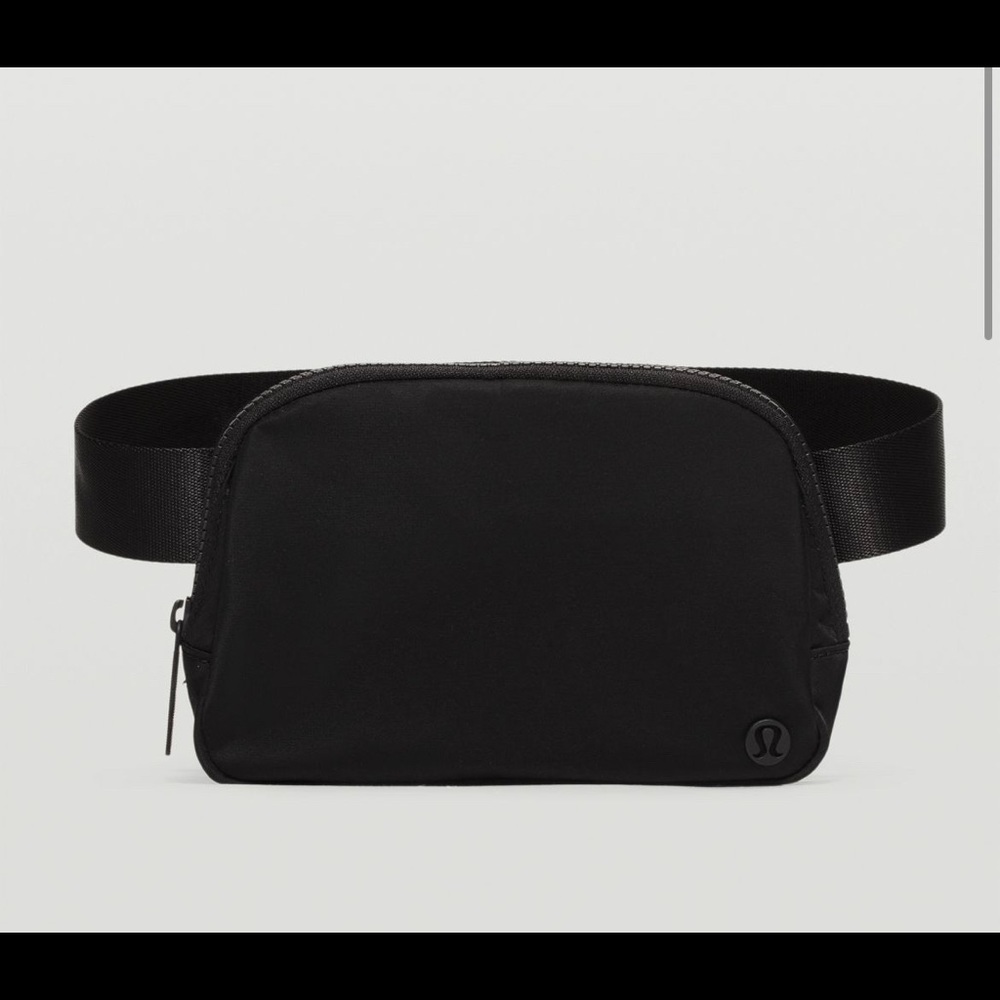 Lululemon Everywhere Belt Bag - Black - NWT🌈